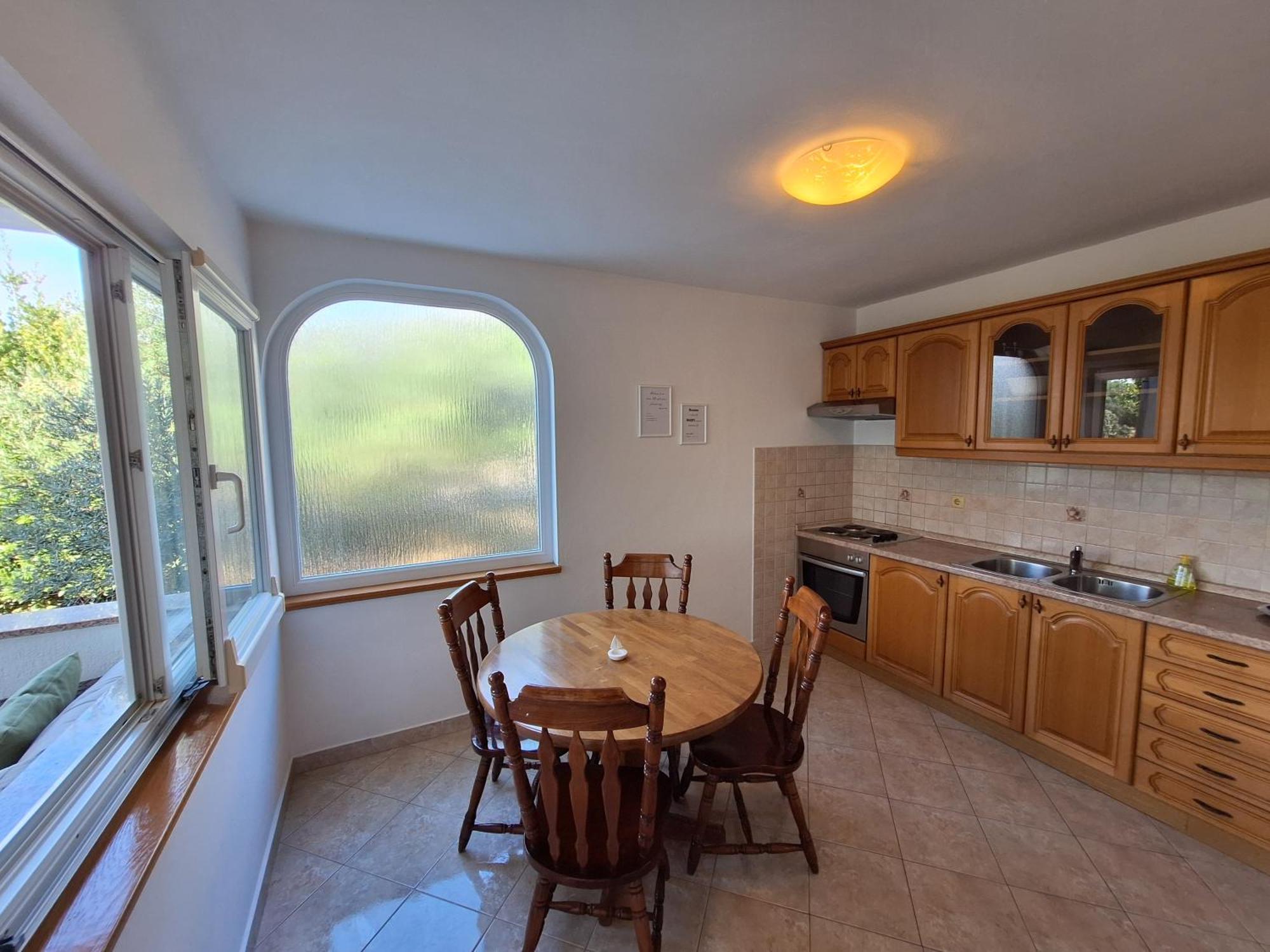 Vera Apartment Kampor